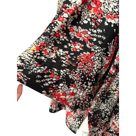 Women's Blouse 2X Red Black Floral Lightweight Flowy BOHO Cottagecore Business - Picture 5 of 6